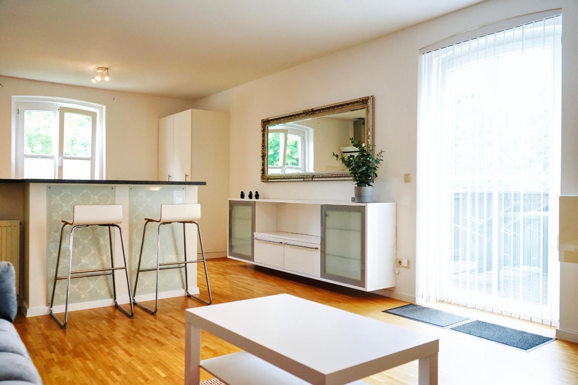 Apartment Stilvolles In Stadtnaehe-parkplatz- 4 Personen- Balkon