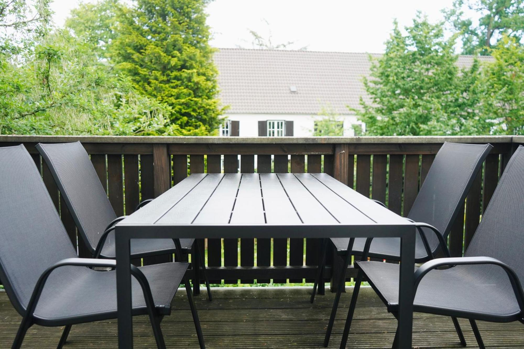 Apartment Stilvolles In Stadtnaehe-parkplatz- 4 Personen- Balkon *